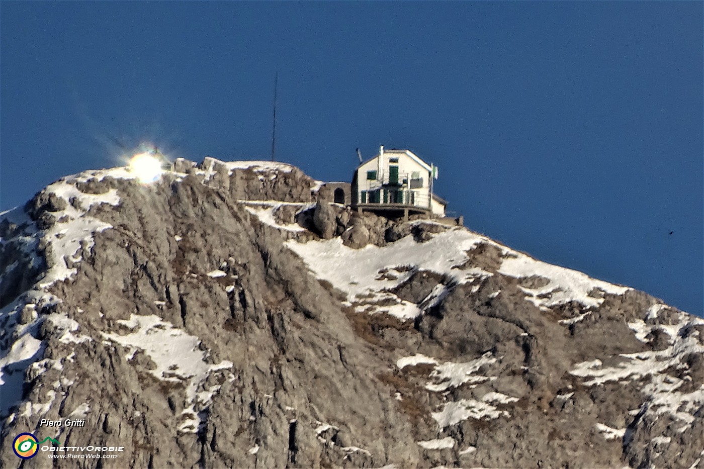 61 Maxi zoom sul Rif. Brioschi in Grignone (1410 m).JPG